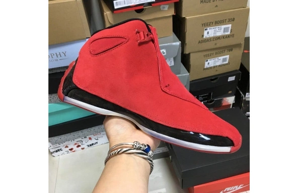 AA2494-601 AIR JORDAN RED 18“ AA2494-601 SUEDE” 0813